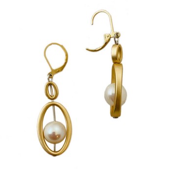 Gold Oval Earrings with Freshwater Pearls