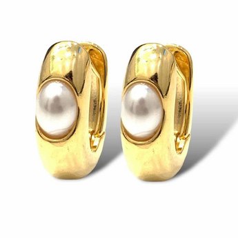 Gold Oval Hoop Earrings with Pearls