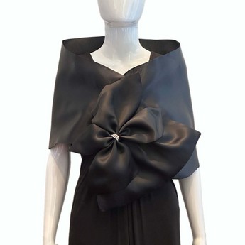 Black Wrap with Fan and Bow